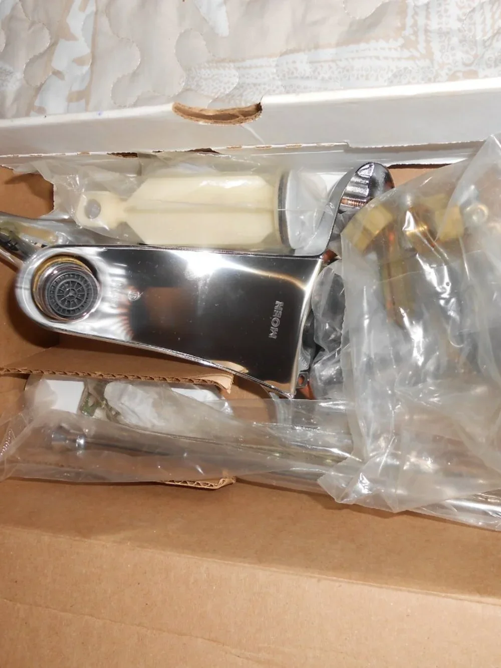 Moen L4621 Chateau Single Handle Bathroom Faucet Chrome New in Box